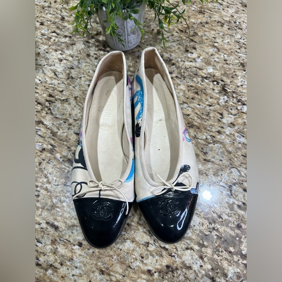 CHANEL VTG Graffiti Cap-Toe Interlocking CC Logo Ballet Flats 40 - Picture 3 of 13